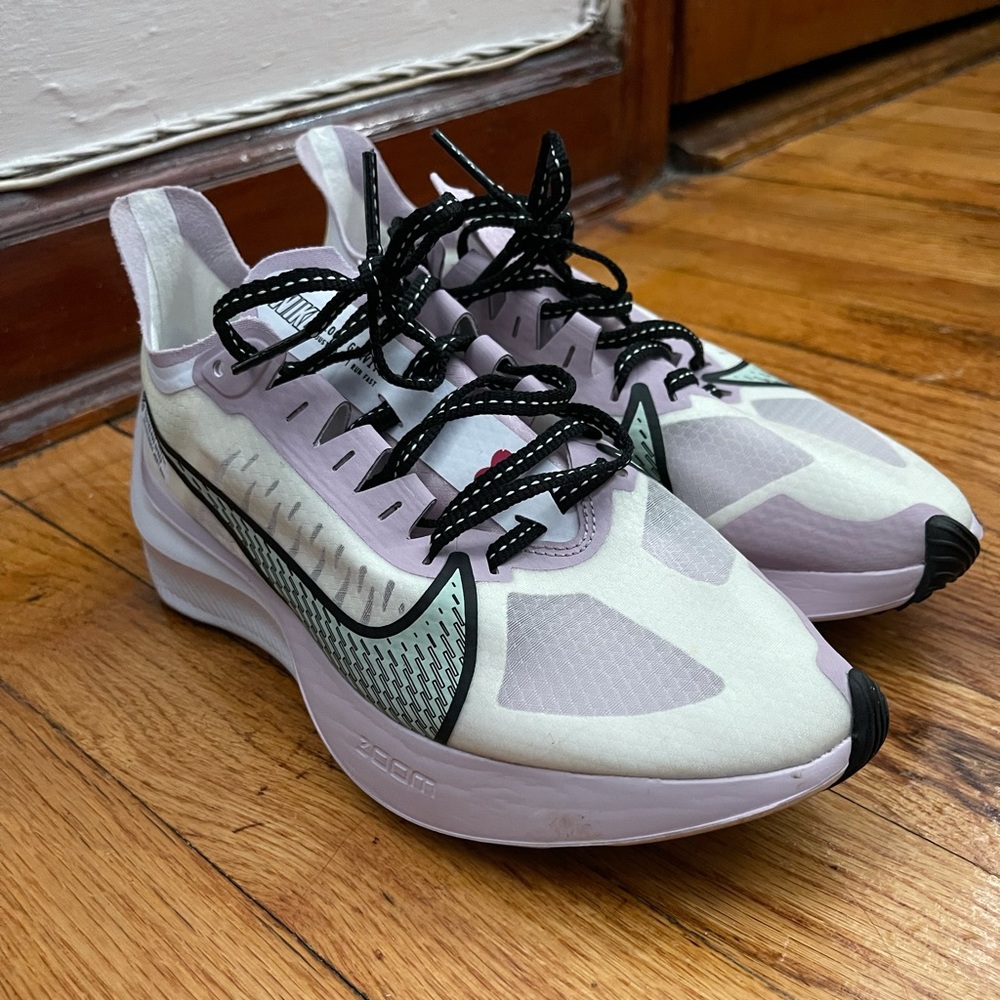 Nike Zoom Gravity Sneakers